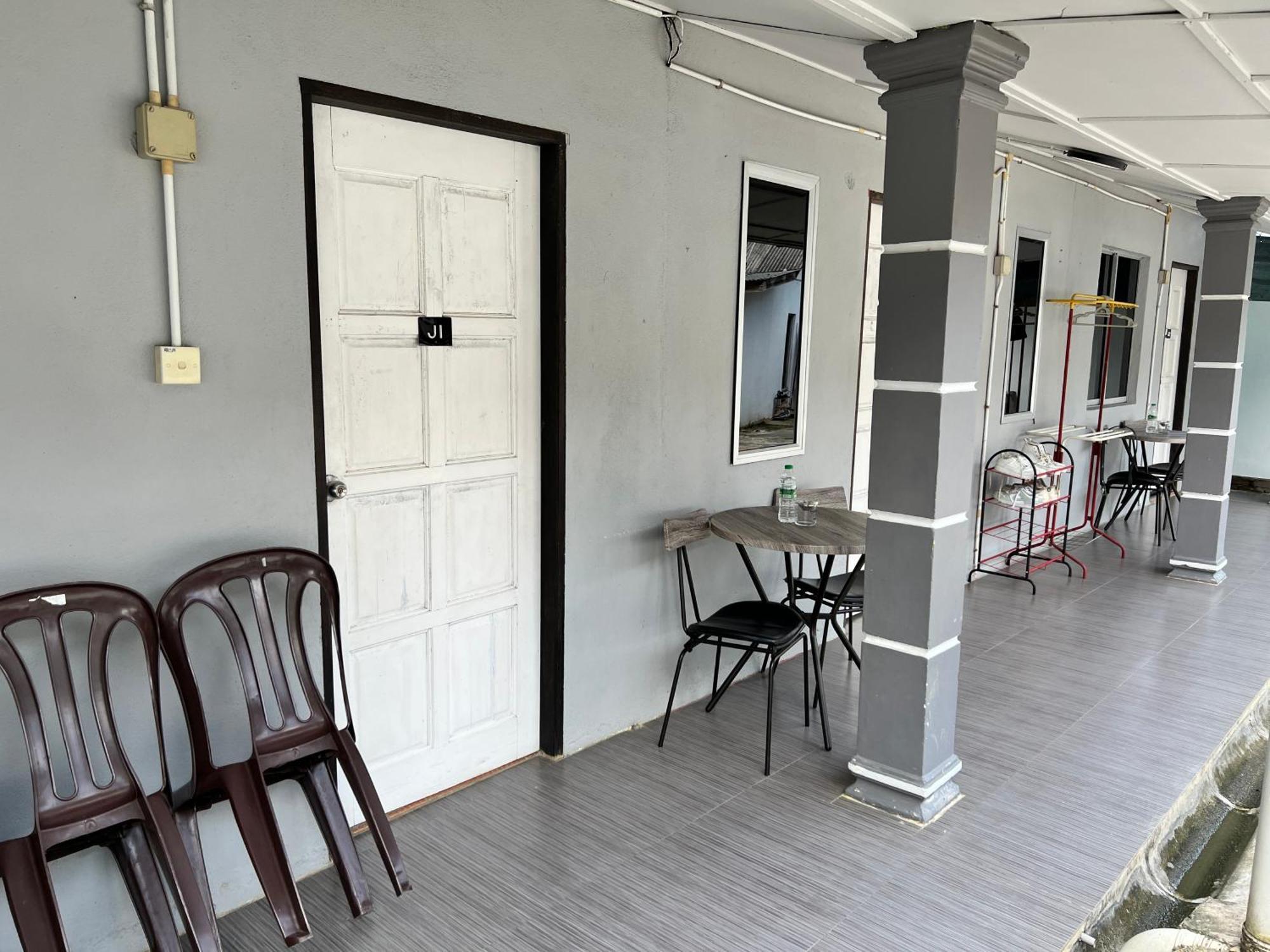 Julies Hostel Taman Negara Kuala Tahan Exterior foto